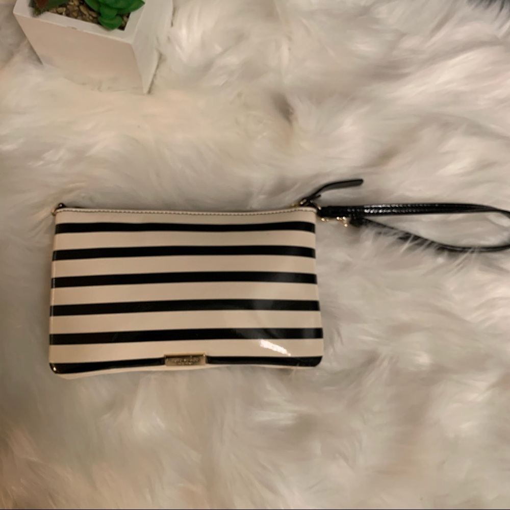 ♠️Kate Spade Striped Patent Leather Bow Wristlet NWOT - Picture 3 of 5